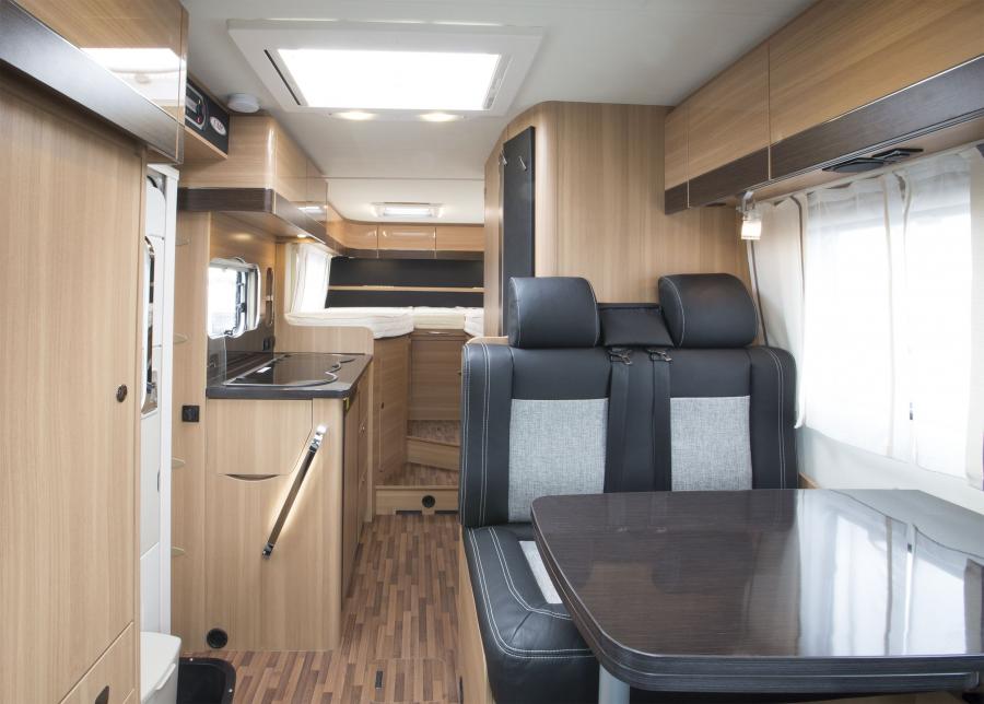 Интерьер LMC Breezer V 2015 года  (фото 2 из 8)